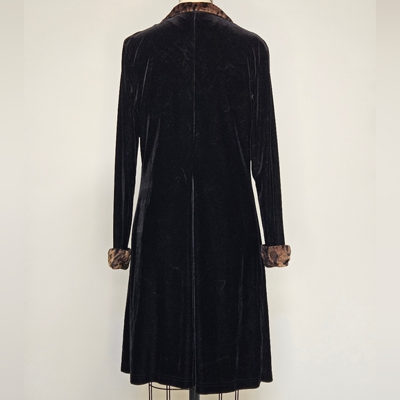 90s Leopard Accent Button-down - Picture 6 of 12